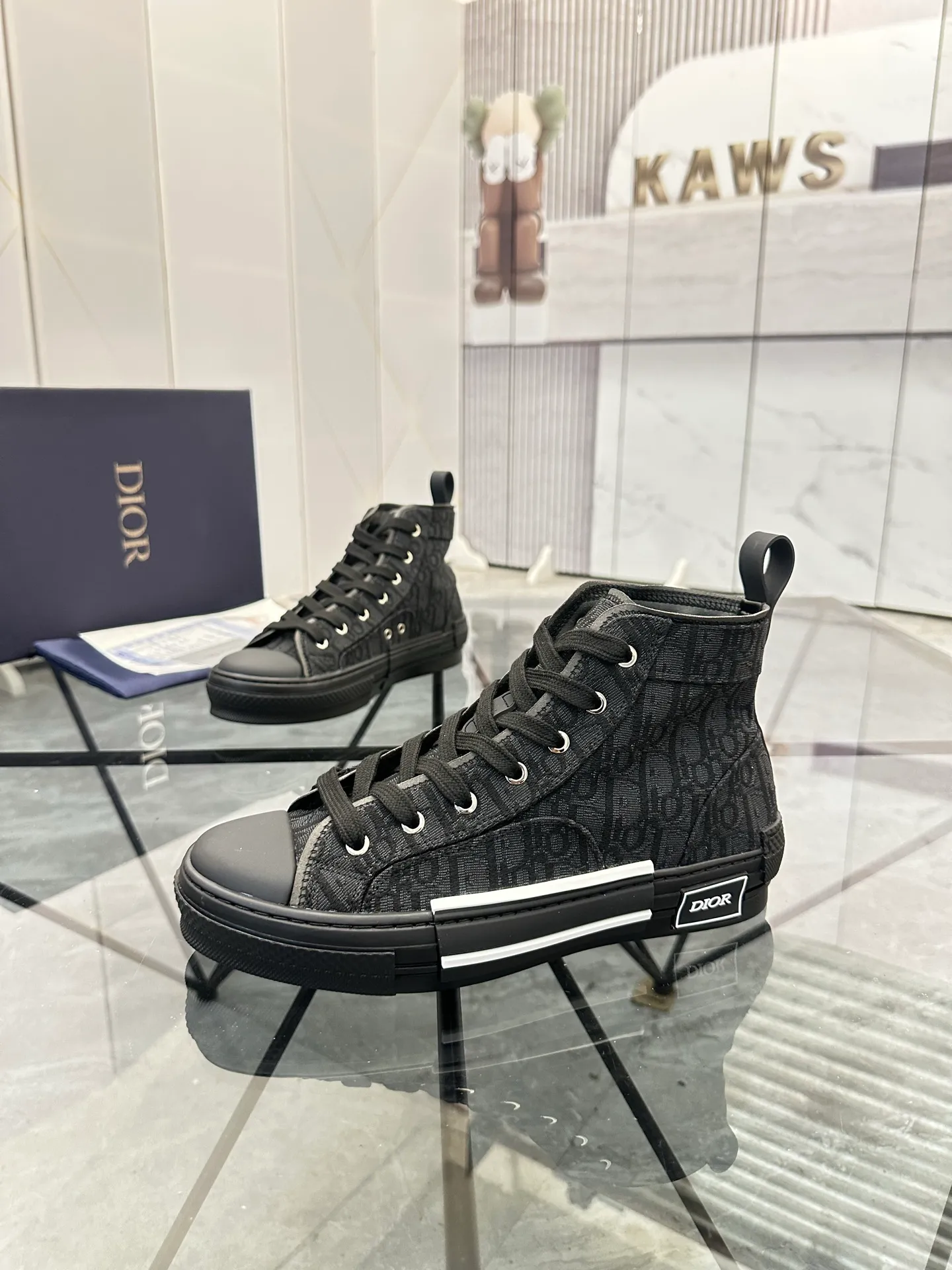 Selling men's shoes 💰: 💰P460¥ Product trademark: Dio* "Dior*" high-top casual shoes Regular size: 36-45 (can be customized to 46) Couple style B23 Product materials: Upper imported original fabric, breathable lining, original outsole. No.: 007
